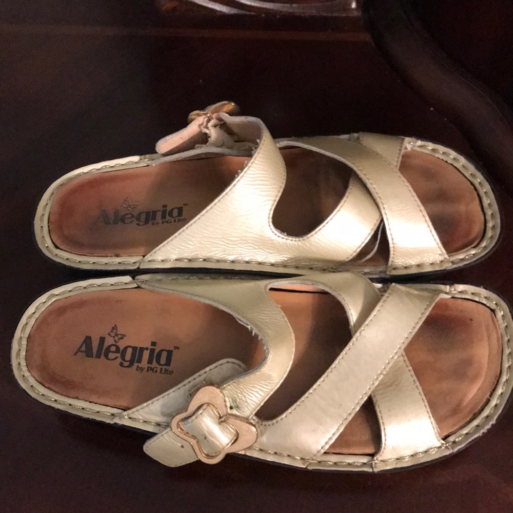 Algeria Women’s Shoes Size 8